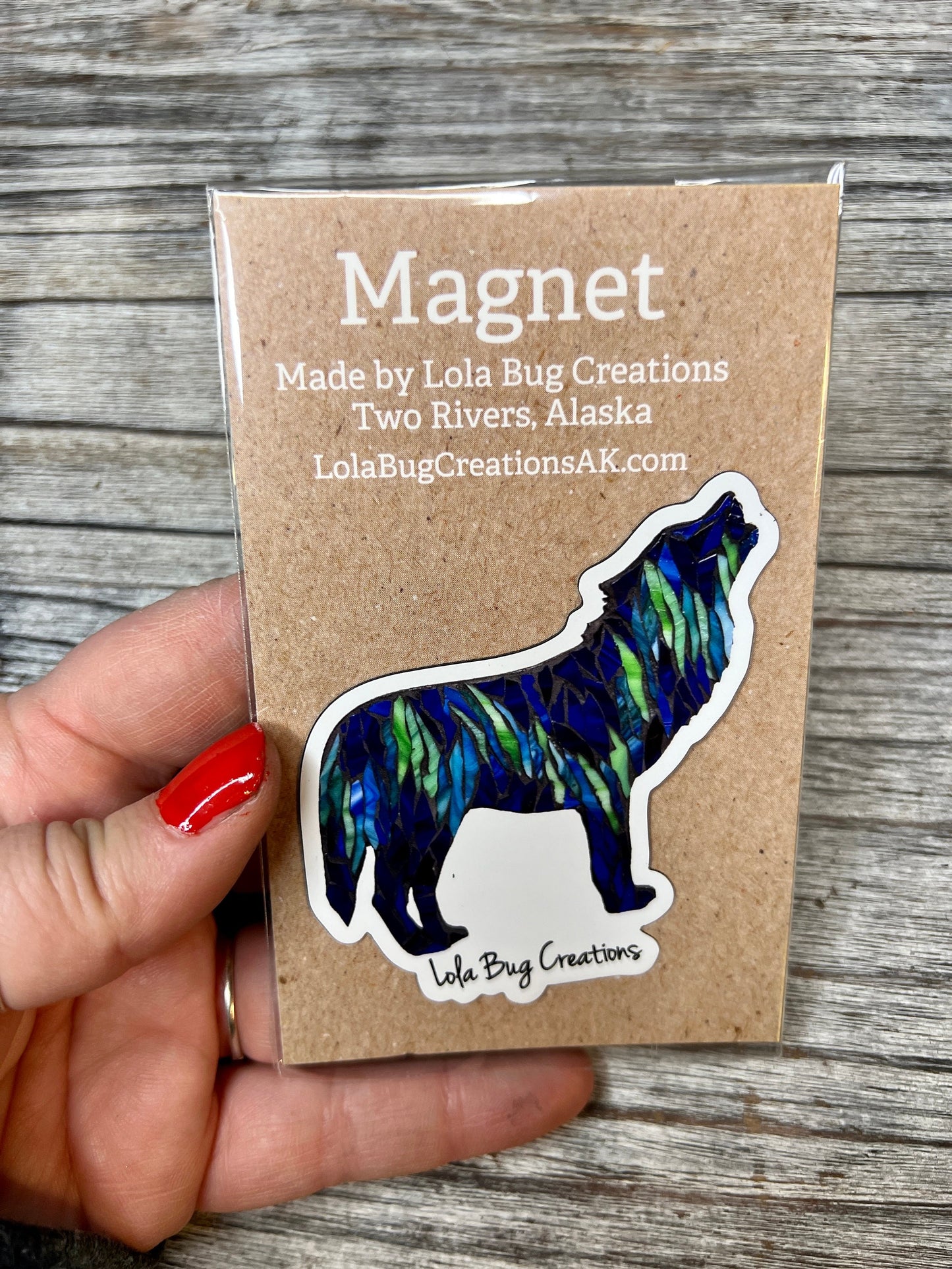 Northern lights wolf magnet