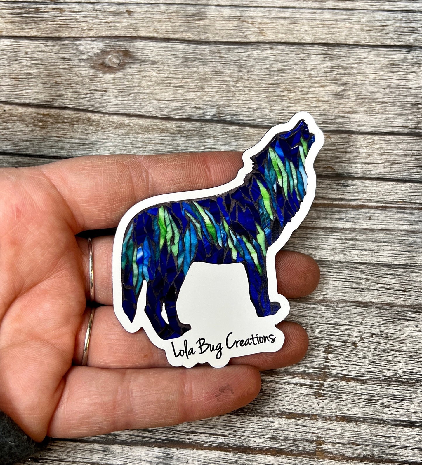 Northern lights wolf magnet