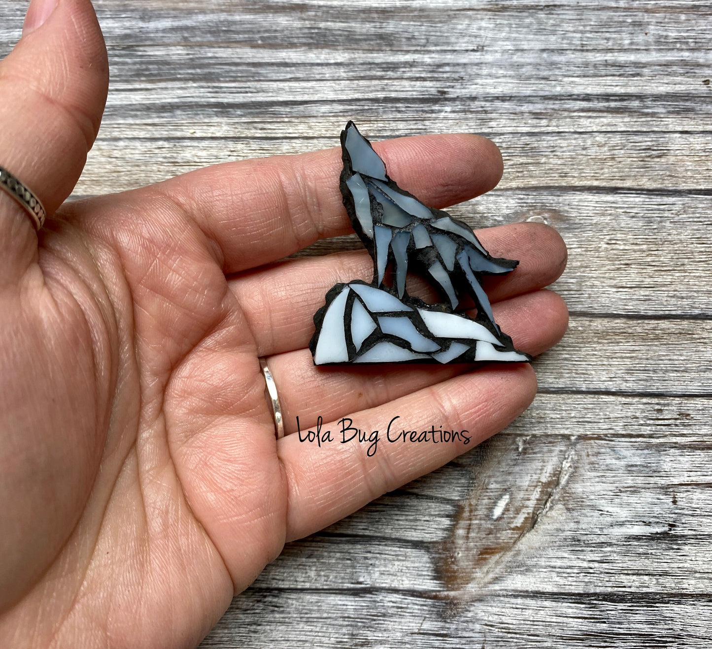 Mini Wolf Howling   -Glass Mosaic Magnet