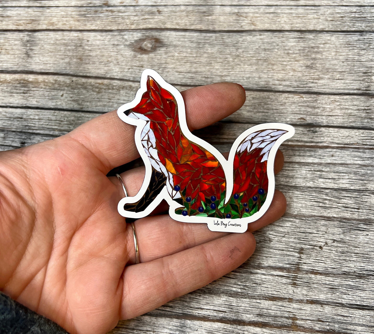 Sitting fox with blueberries magnet