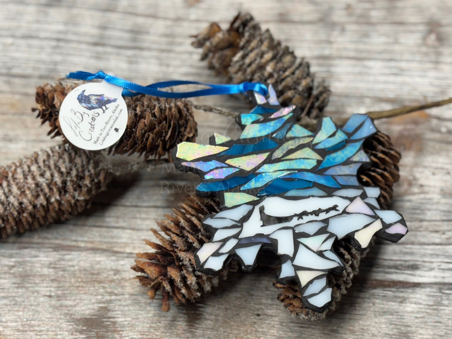 Northern Lights Snowflake with dog mushing team mosaic glass -Magnet/ Ornament